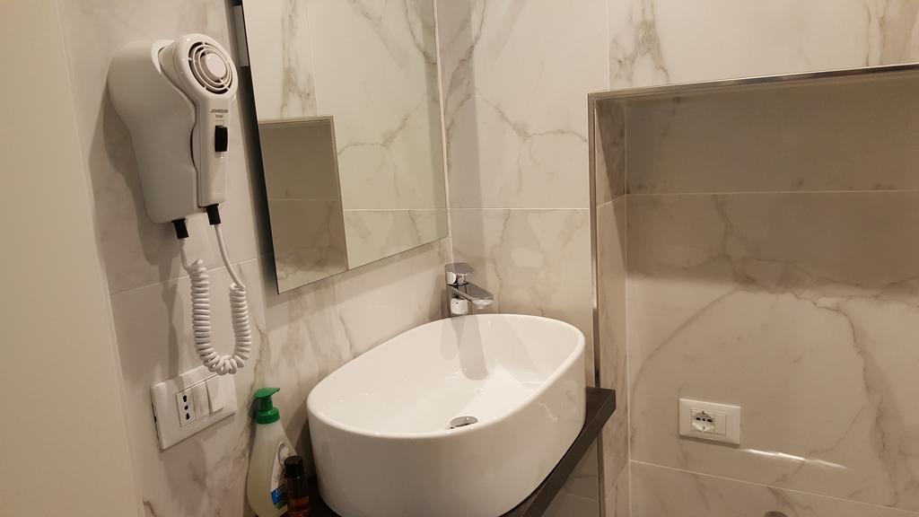 Double or Twin Room Private Bathroom