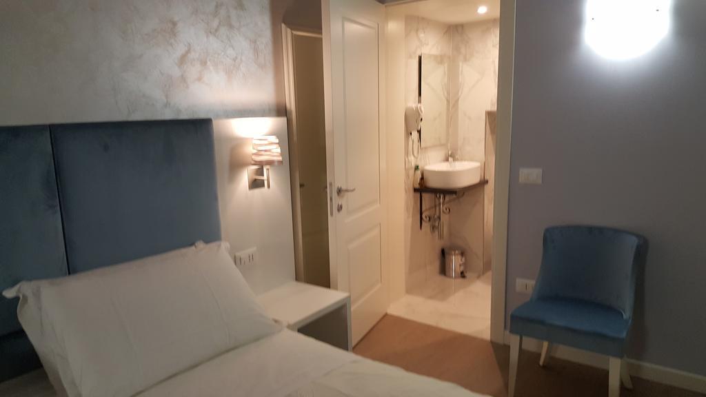 Double or Twin Room Private Bathroom