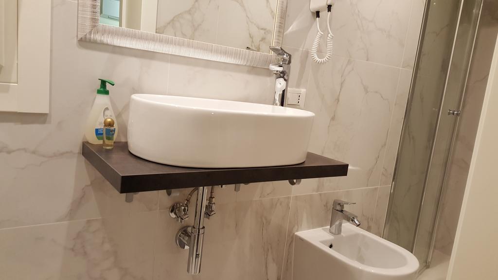 Double or Twin Room Private Bathroom